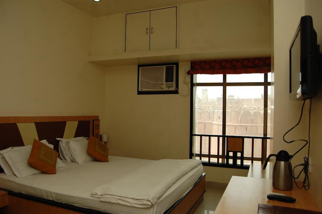 Metro Palace Hotel Bikaner Habitación foto