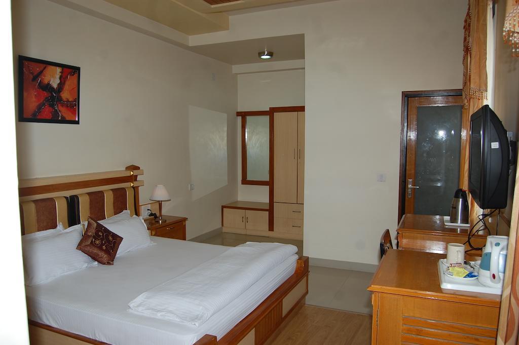 Metro Palace Hotel Bikaner Habitación foto